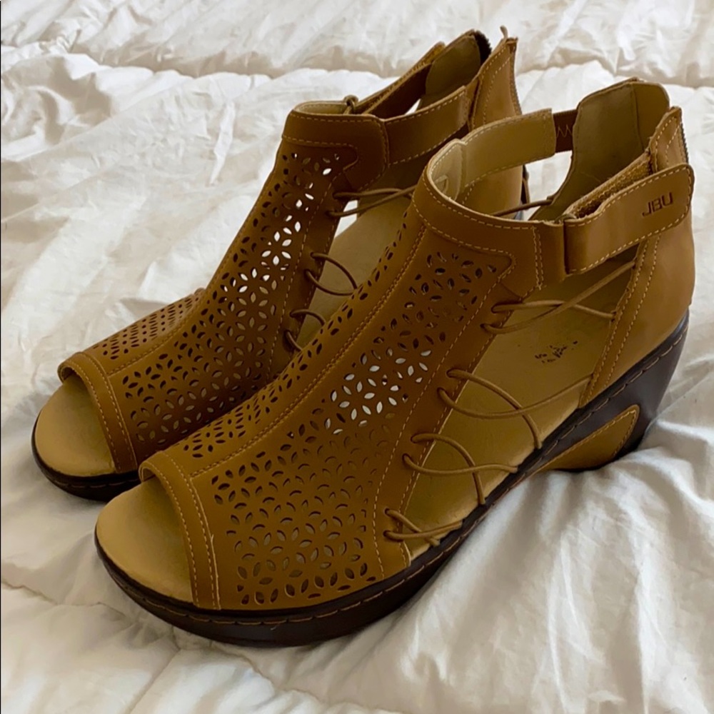 JBU by Jambu Nelly Wedge Sandal